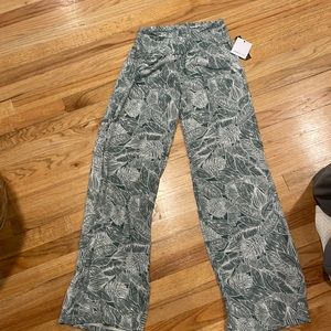NWT O’Neill beach pants - so comfy and cute